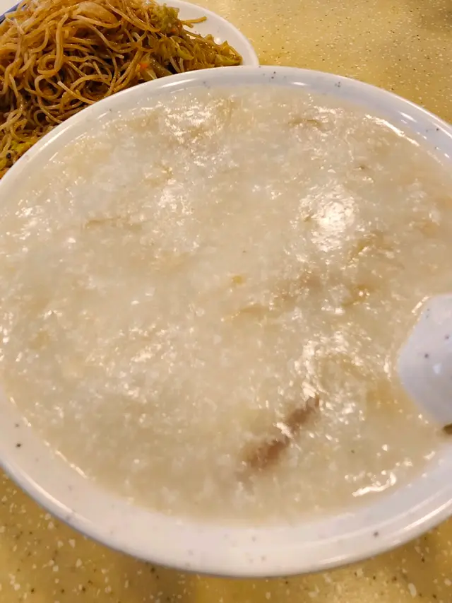 皮蛋瘦肉粥 (袖珍) $38