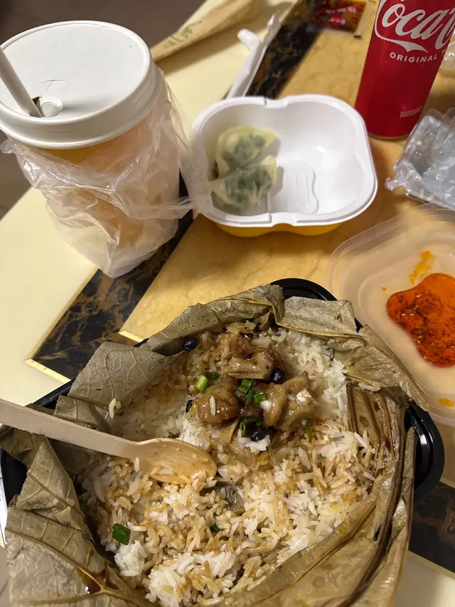 咖啡似飲水排骨飯唔新鮮￼韭菜豬肉餃似小朋友食咁總括嚟講好7.7￼有人請都唔會再食  