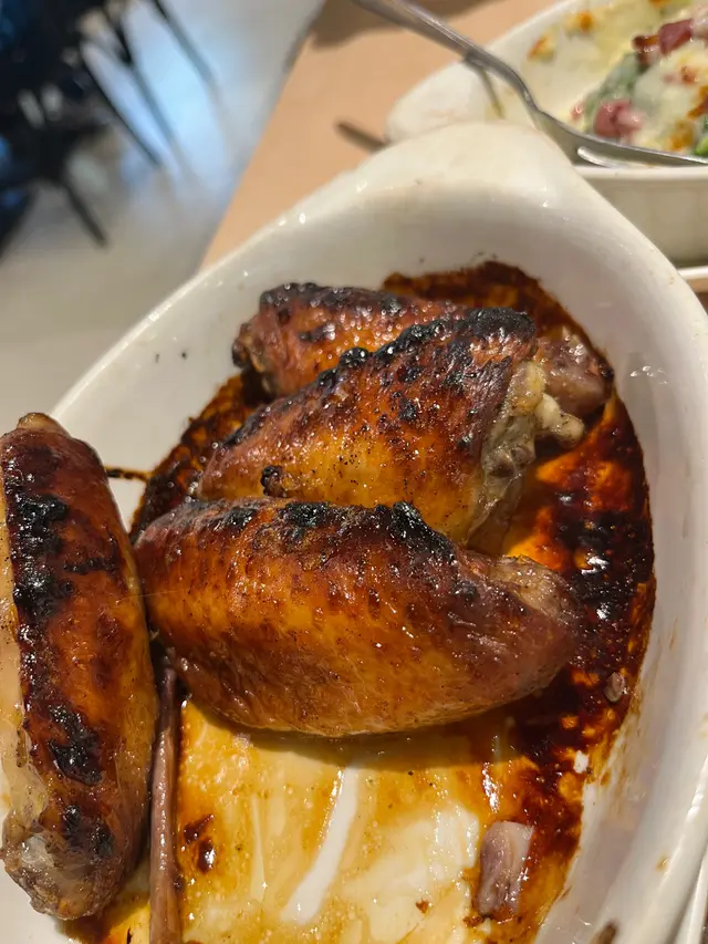 個蜜糖雞翼食到燥底
$60 5隻平時都有食
但係真係好燶，完全冇蜜糖味
外面塊皮好似食緊炭咁￼

