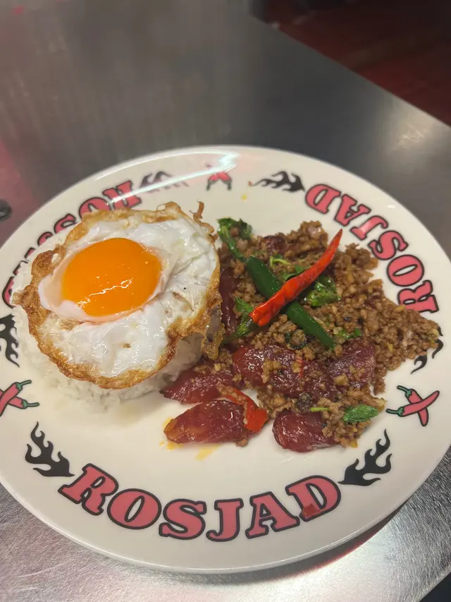 鴨蛋臘腸拋打肉碎飯