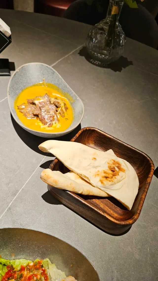 咖哩牛頸脊配薄餅