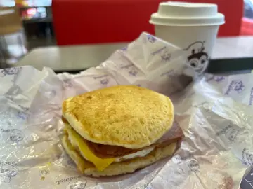 火腿蛋班戟三文治