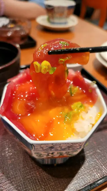赤身配酱油玉子丼