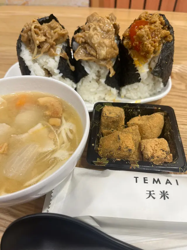 套餐D  +  醬油漬蛋黃雞肉