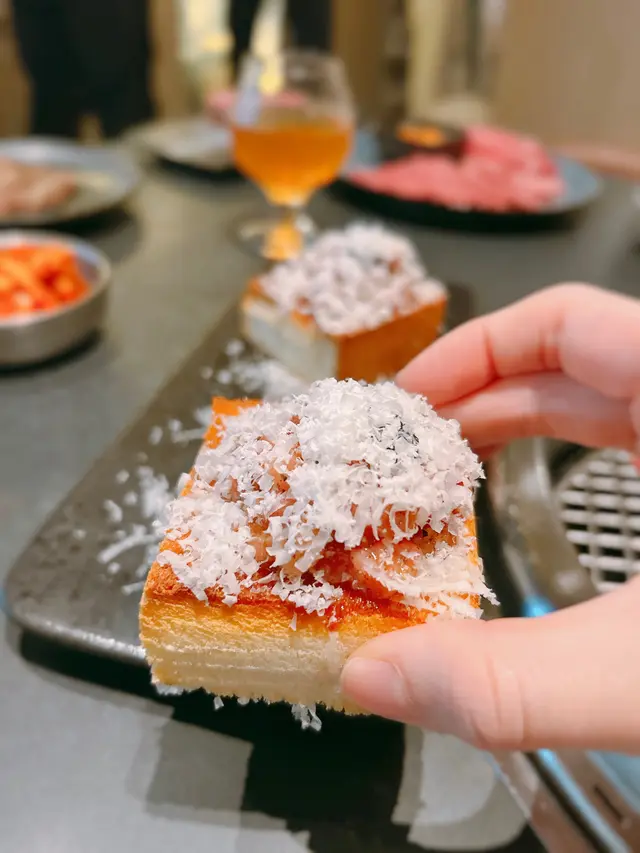 極生牛肉佐帕瑪森起司