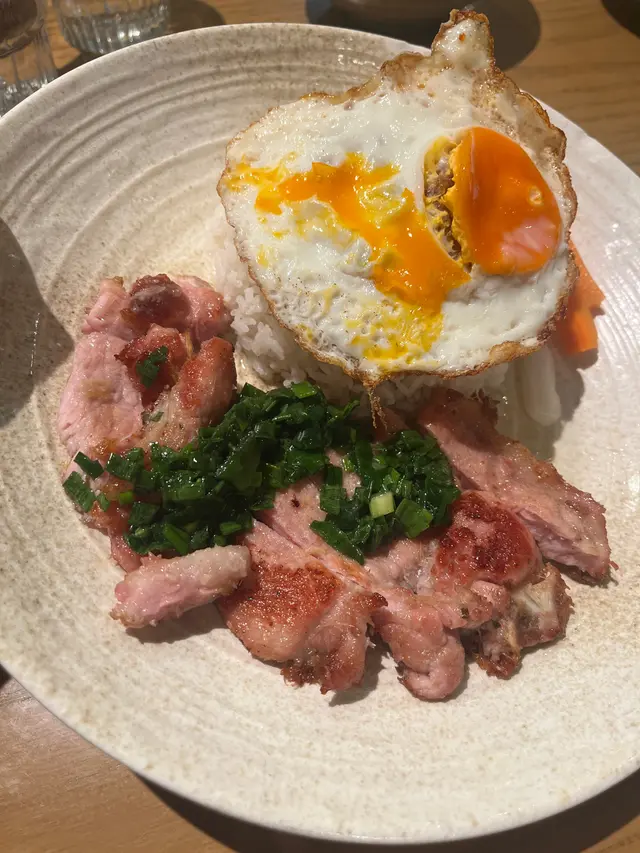 香茅豬扒煎蛋飯