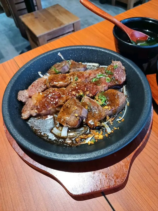 美國牛小排配牛舌尖