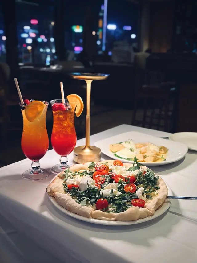 水牛芝士番茄羅勒意大利薄餅