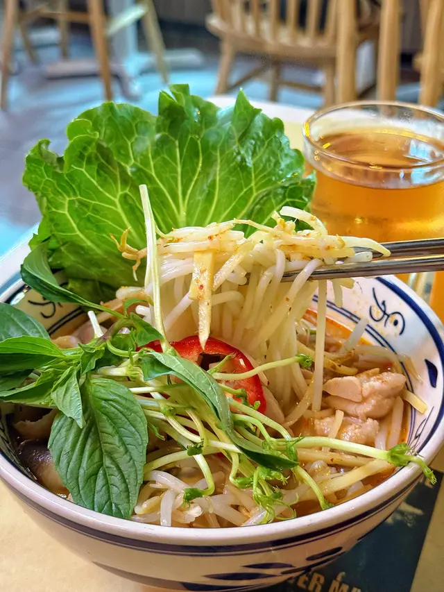 苗族椰汁淡咖哩雞肉湯米線