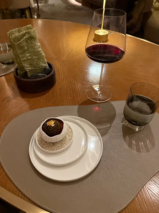 Aka Uni ° Cauliflower ° Lobster °
Royal Cristal Caviar ° Acipenser Schrenckii & Huso Dauricus
