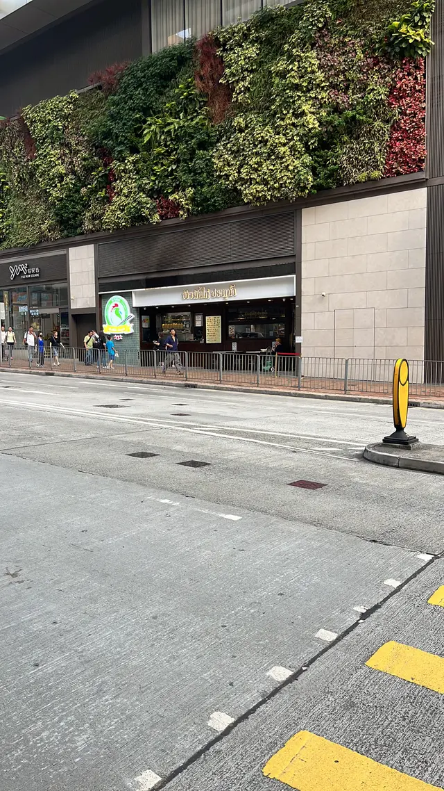 後面對住物華街￼