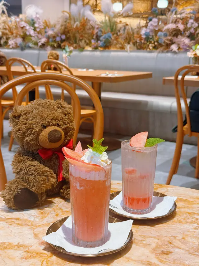 流雲白桃沙冰$68/白鳳梳打$52