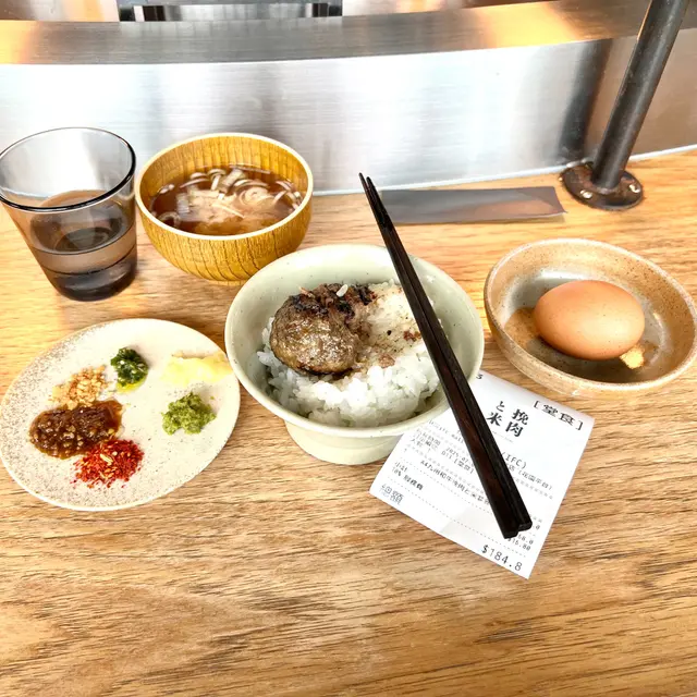 第一件, 用飯索肉汁