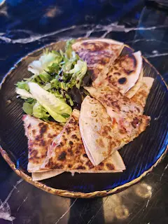 吞拿魚芝士烤薄餅