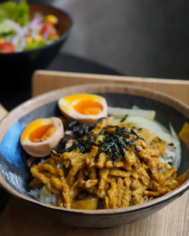 椰香咖哩素肉絲丼