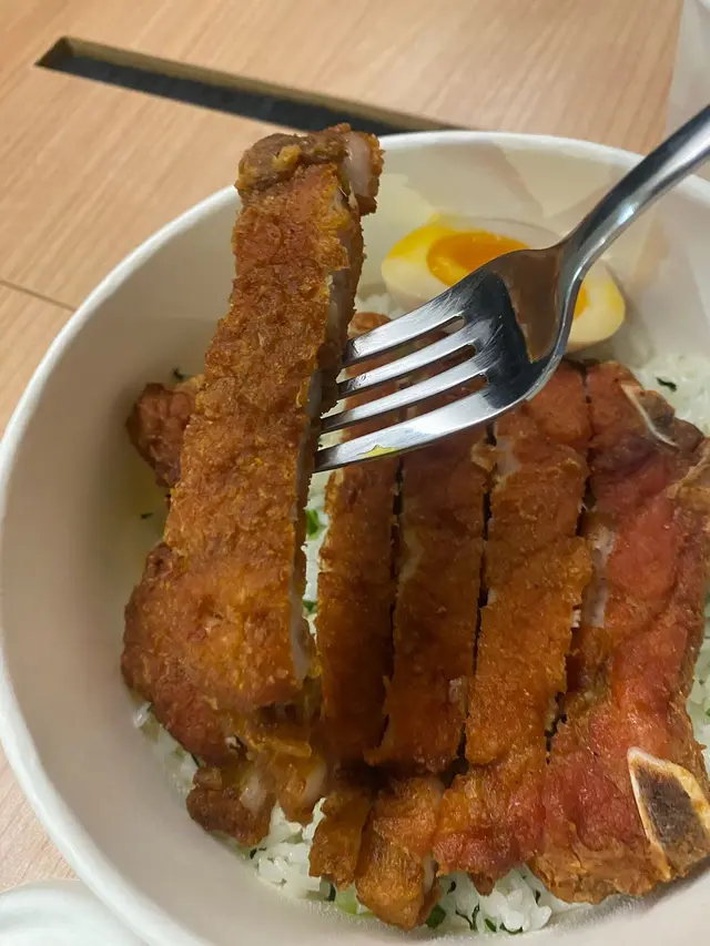 黑毛豬豬扒溏心蛋菜飯