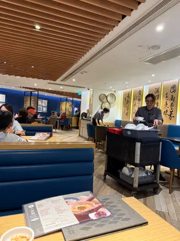 无冷气，热到呕。想三十几度来焗桑拿挑战就来吧。