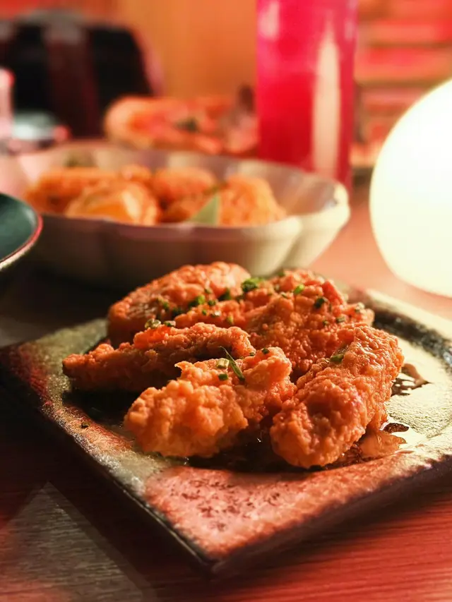 
鹹蛋味好出色，加埋花生醬好夾，而且係單骨雞翼食起上嚟都好方便😆入邊嘅肉質嫩滑，雖然好邪惡，但係好好食