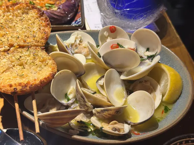 蒜香牛油酒煮蜆