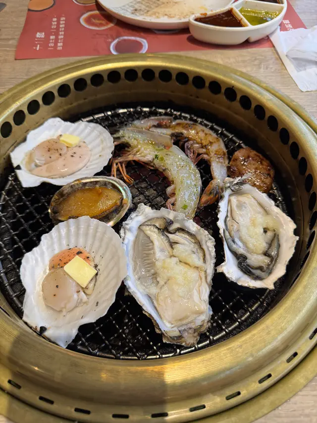 灸烤霸王蝦、生蠔、帆立貝、威士忌釀鮑魚