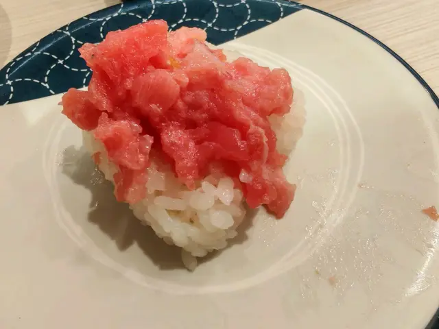 中拖羅吞拿魚魚蓉壽司