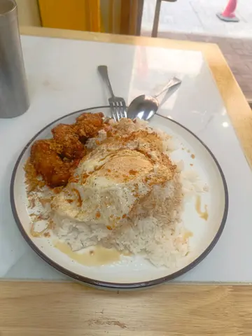 下午茶嘅煎鸡翼煎蛋饭