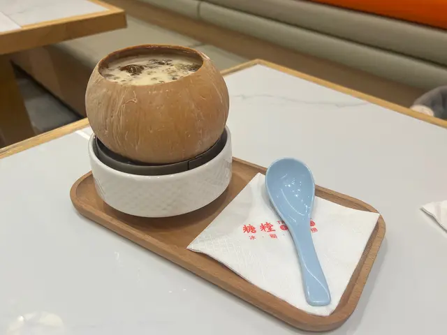 桃膠椰子燉鮮奶