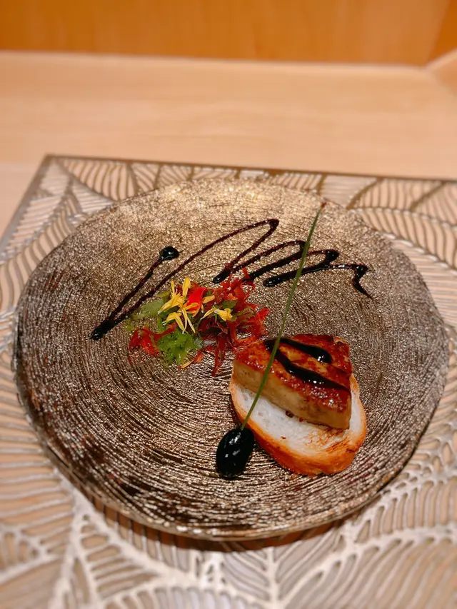 香煎鵝肝伴自家製醬汁