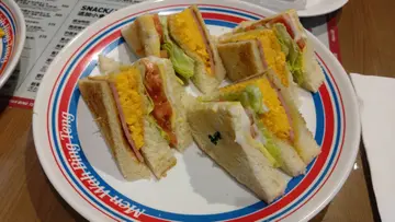 敏华公司三文治