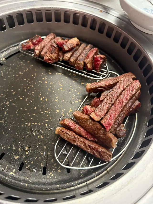 是鬼旦幫你燒曬加由你食凍肉，你最好快啲離開餐廳(個日唔係full house )，可能佢地要招呼另類物種￼