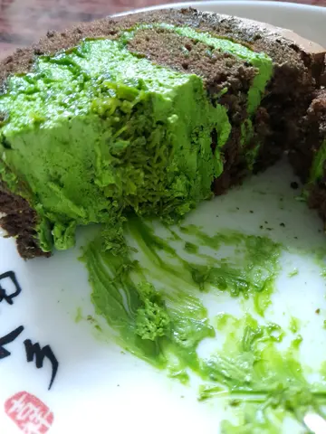 食𡁵嘅开心果朱古力卷蛋