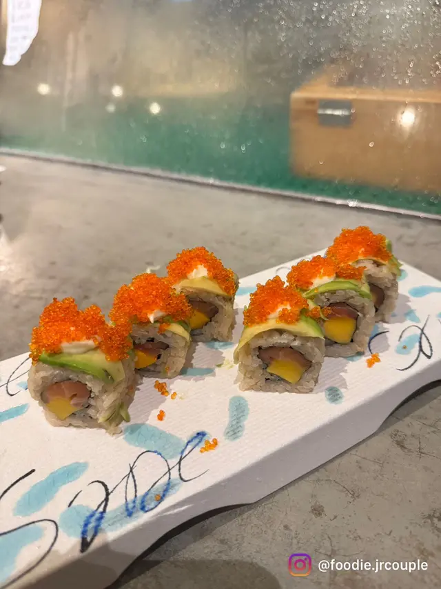 芒果牛油果三文魚卷