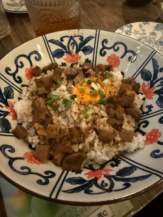 黑松露牛舌滷肉飯（無滷肉但叫滷肉飯）