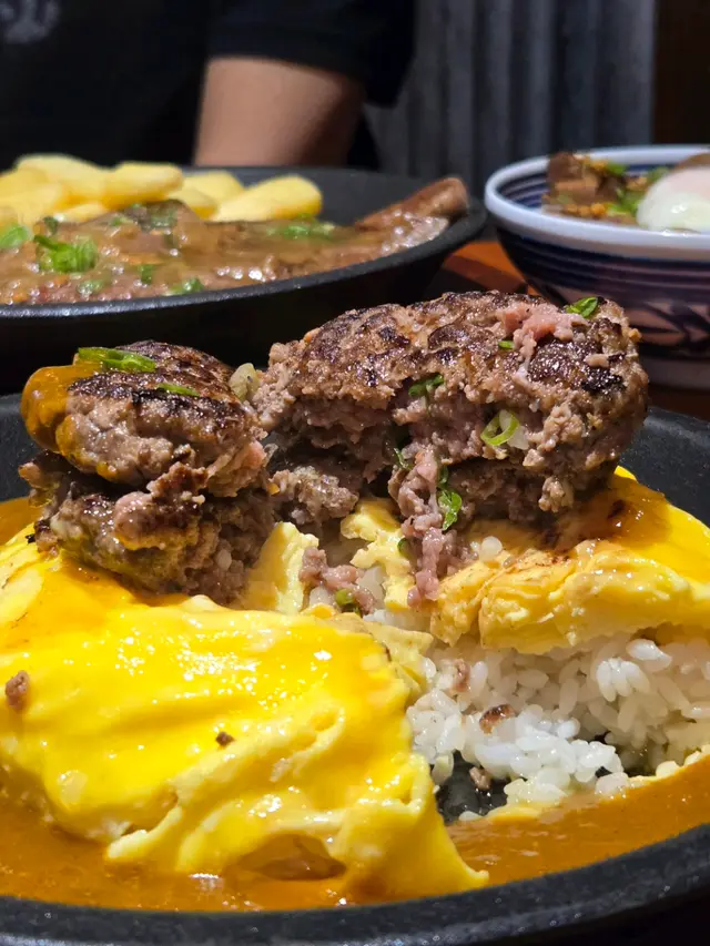手打牛舌漢堡咖哩蛋包飯