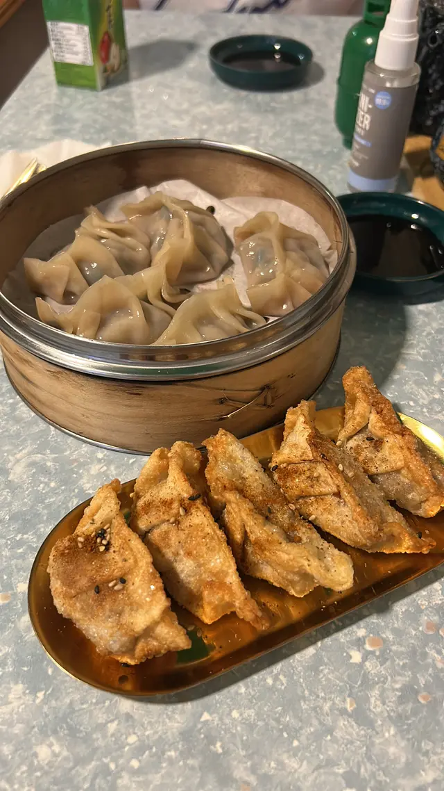 蔥爆牛肉餃 + 黑白土匪餃