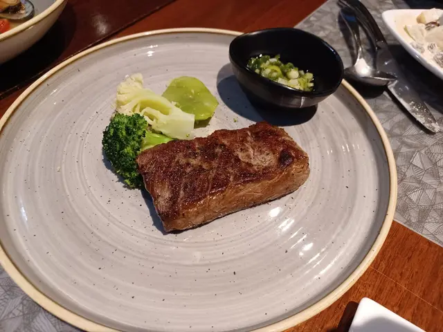 烤澳洲肉眼牛扒配港式蔥油