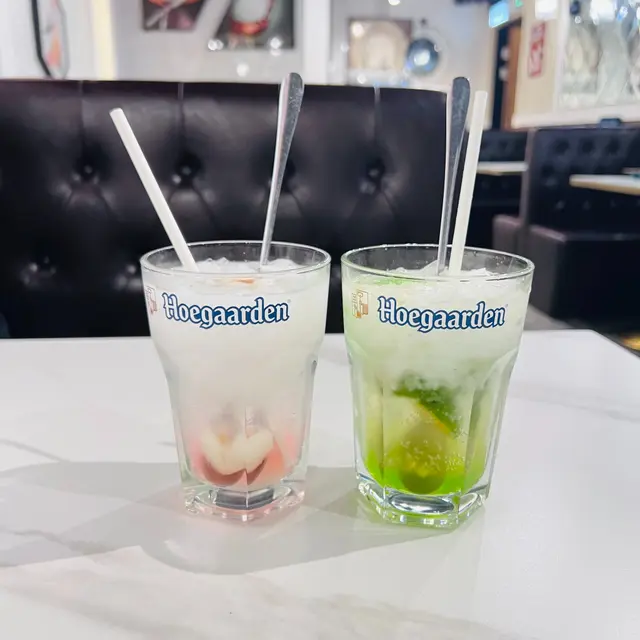 (左)荔枝香桃梳打、(右)鮮柑桔青提子梳打