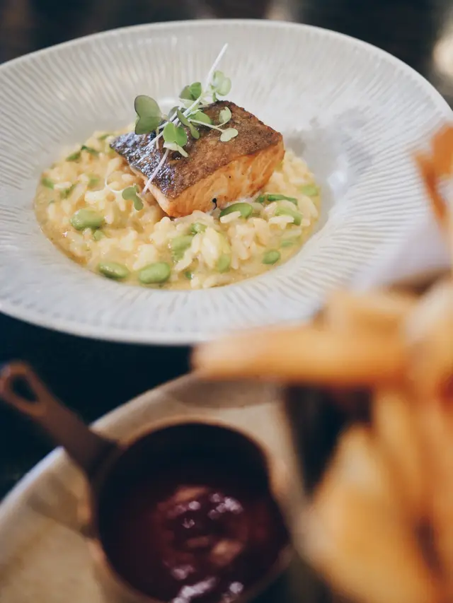 香煎三文魚柳伴意大利飯