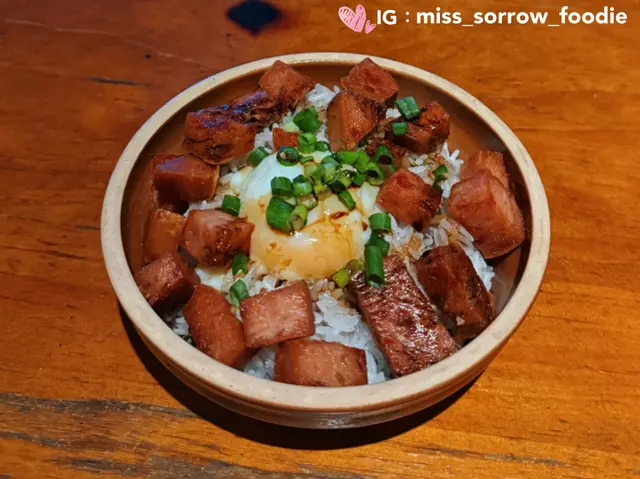 炸午餐肉粒溫泉蛋撈飯