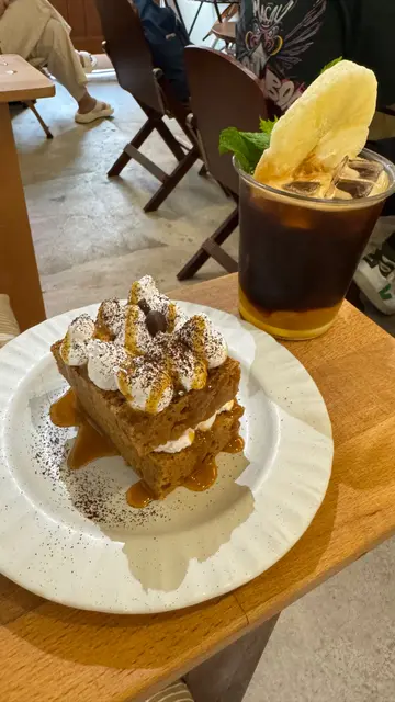 焦糖纯素cake配菠萝咖啡梳打