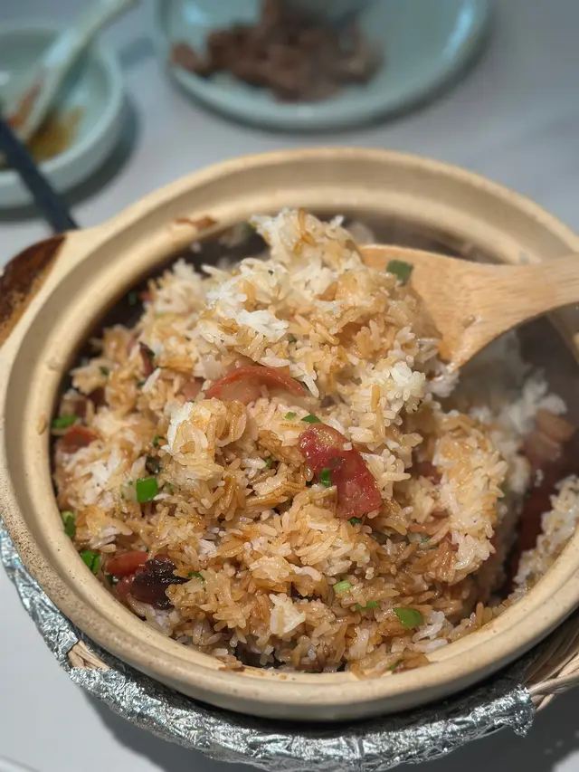 老廣臘味煲仔飯
