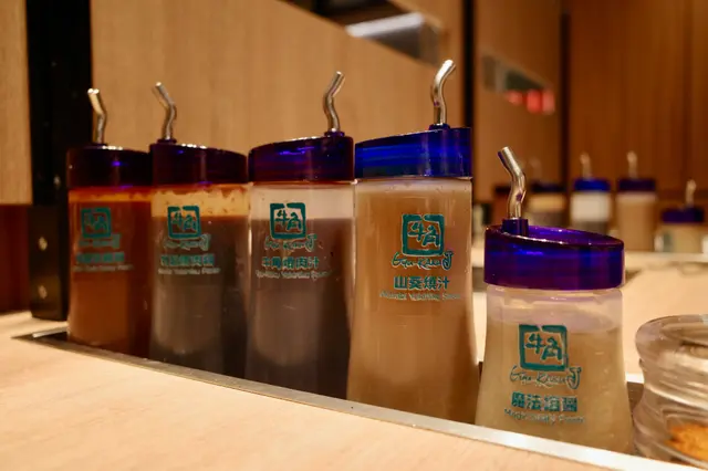 牛角J 提供多款醬汁點燒肉，包括韓風辛辣醬、特製燒肉醬、牛角燒肉汁、山葵燒汁、魔法鹽醬以及七味粉。

#香港美食  #牛角  #燒肉 #日式燒肉 #foodie #FoodieLife #hongkong 