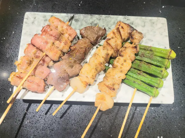 秋葵$19/豬頸肉$20/雞腎串$20/煙肉金菇卷$22