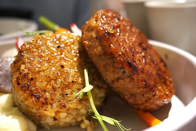 日式咖喱•素肉漢堡扒