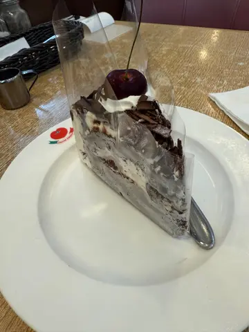 鲜车厘子黑森林蛋糕