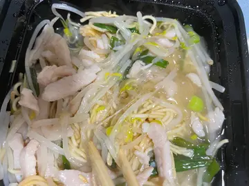 银芽肉丝炒面，干炒牛河，冻柠茶，冻奶茶