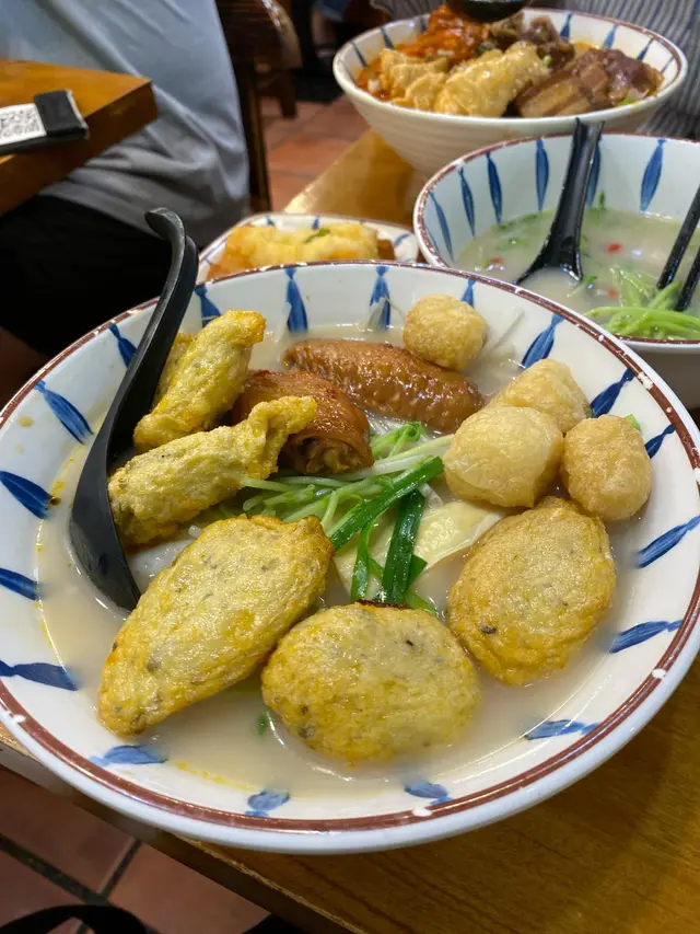 招牌魚腐米線