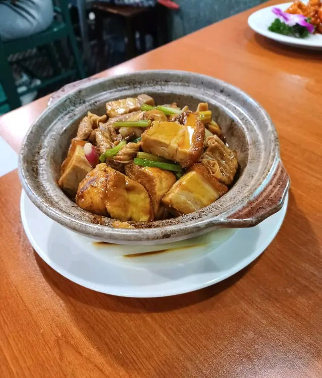 枝竹火腩豆腐煲