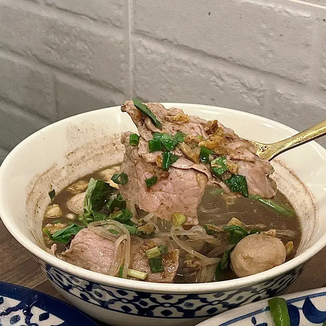泰式船麵和牛金邊粉