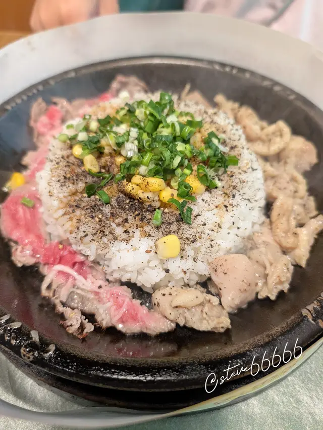 珍寶黑椒牛肉拼雞肉飯